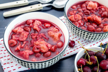 Kirschsuppe mit Klüten
