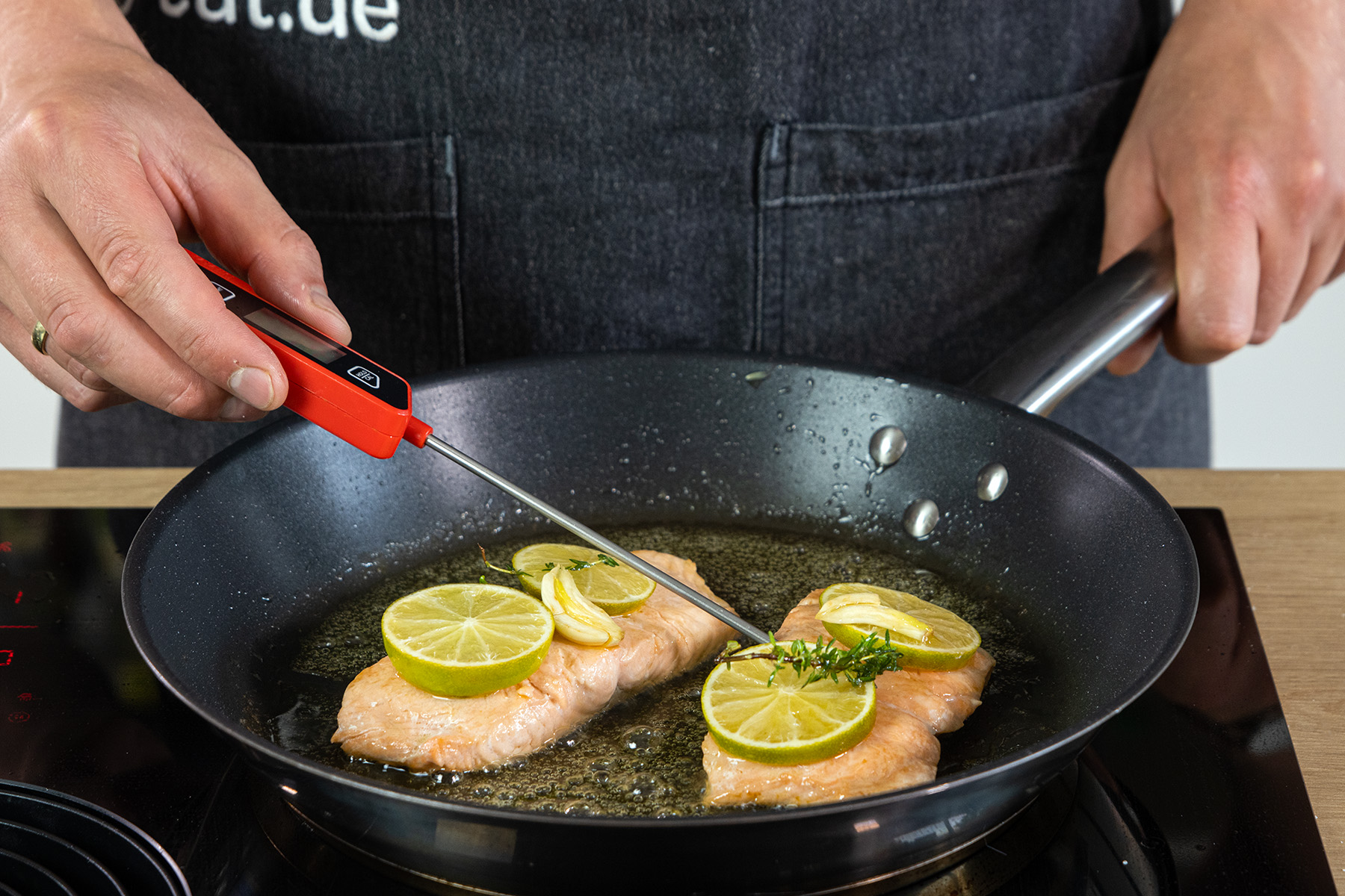 Kerntemperatur des Lachs messen