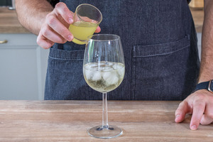 Limoncello dazugeben