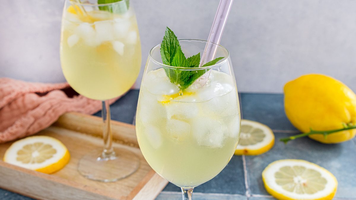 Limoncello Spritz
