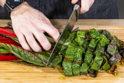 Mangold waschen und schneiden