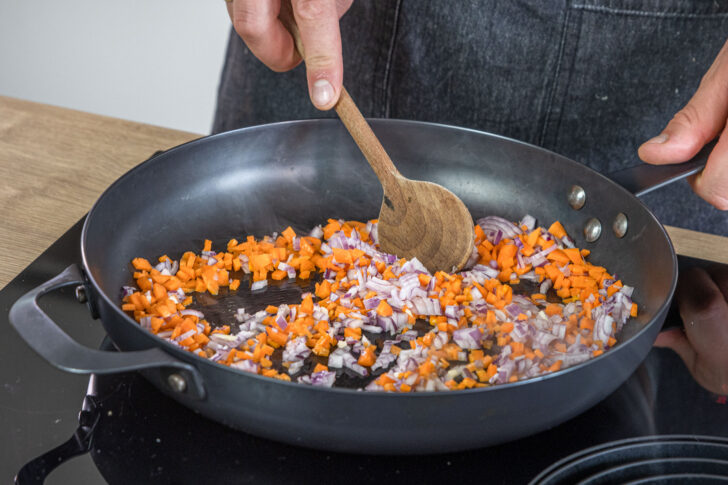 Gemüsewürfel anbraten