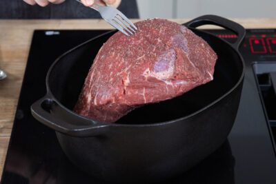 Rinderbraten scharf anbraten