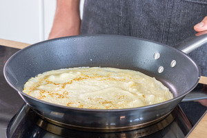 Russische Blini ausbacken