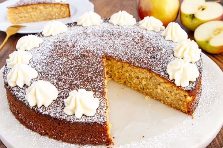 Saftiger und schneller Kuchen mit Apfelmus