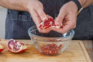 Granatapfel schälen