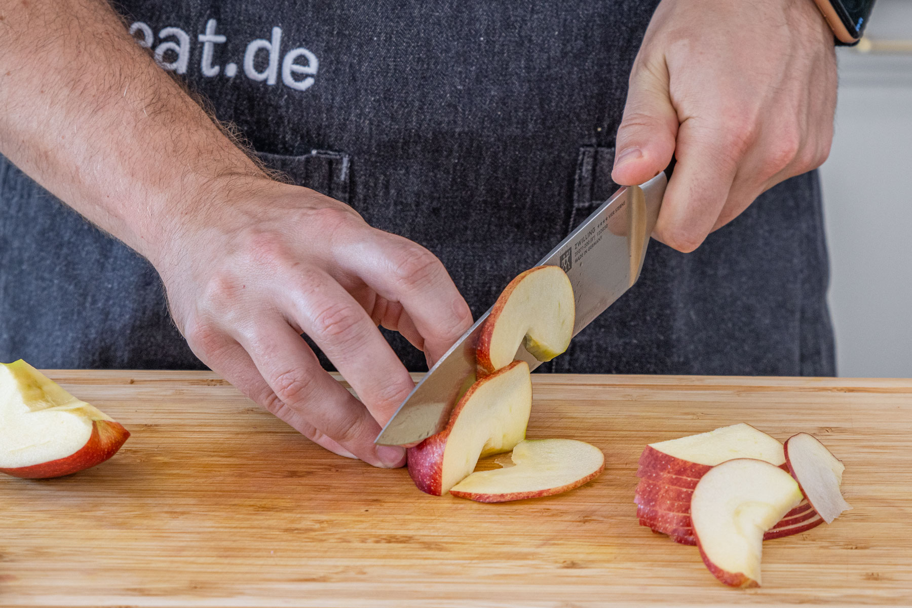 Apfel in Scheiben schneiden