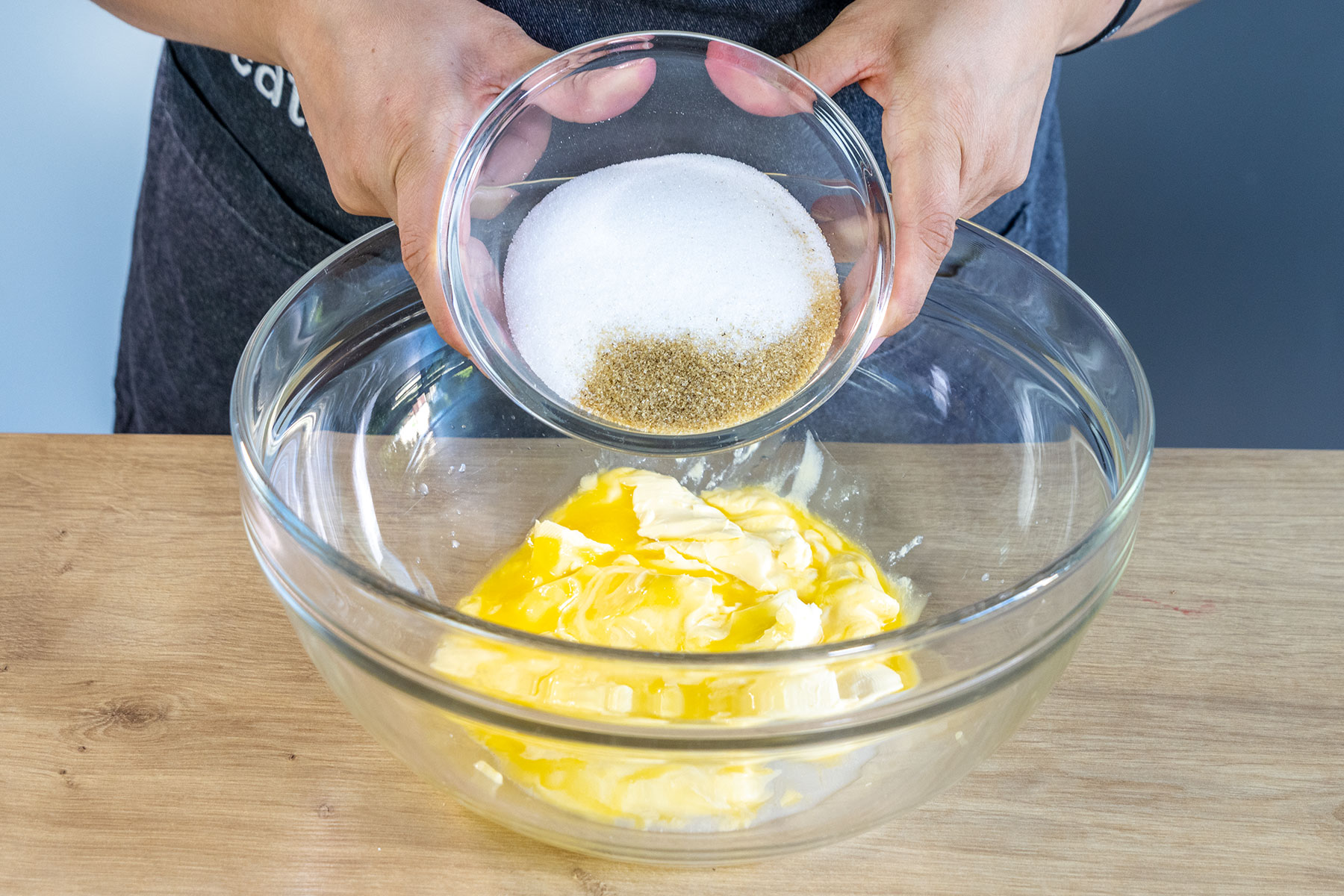 Margarine, Zucker und Vanillezucker in eine Schüssel geben