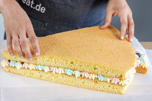 oberen Boden vorsichtig darauflegen