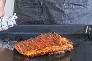 Knuspriger Schweinebauch aus dem Ofen