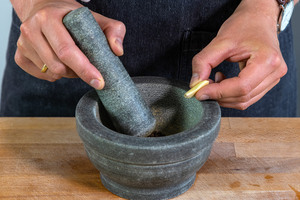 Knoblauch schälen