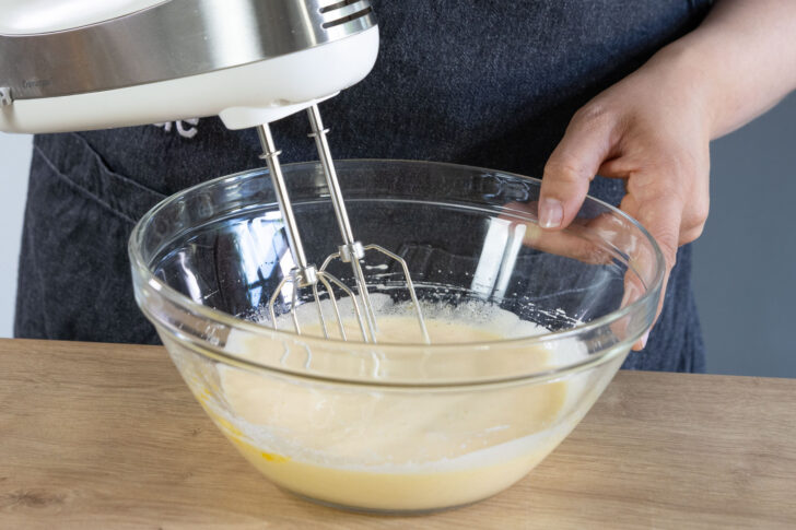 Eier cremig hell aufschlagen