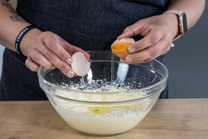 Eier hinzugeben