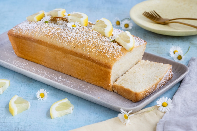 Zitronenkuchen ohne Ei, Butter und Milch | Rezept - eat.de