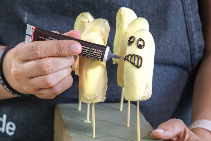 Bananengeister verzieren
