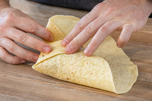 Burger-Wraps einklappen