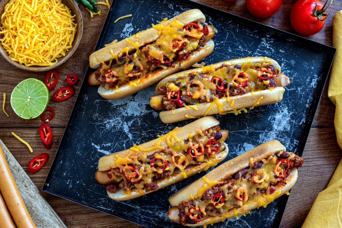 Chili Cheese Hot Dogs Rezept eat.de