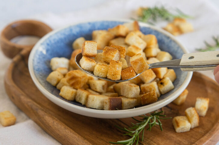 Knusprige Croutons selber machen