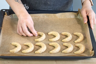 Vanillekipferl formen und backen