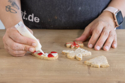 einfache Weihnachtsplätzchen dekorieren