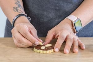 einfache Mürbeteigplätzchen verzieren