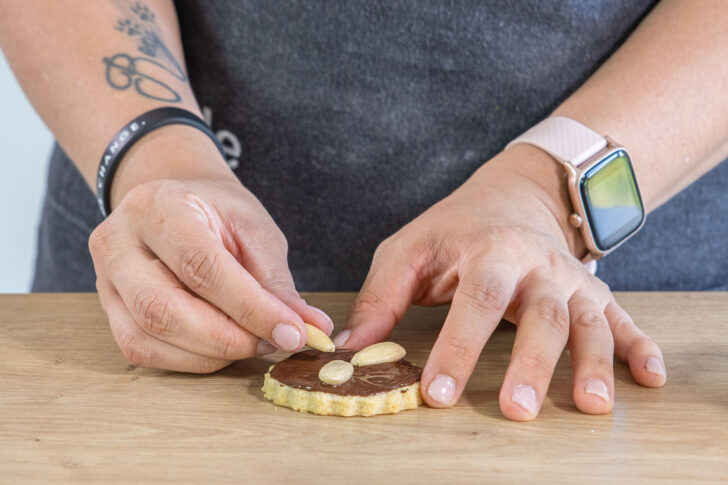 einfache Mürbeteigplätzchen verzieren