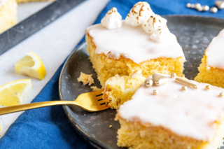 Fluffiger saftiger Zitronenkuchen