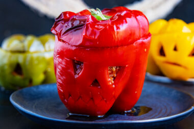 Gefüllte Halloween-Paprika