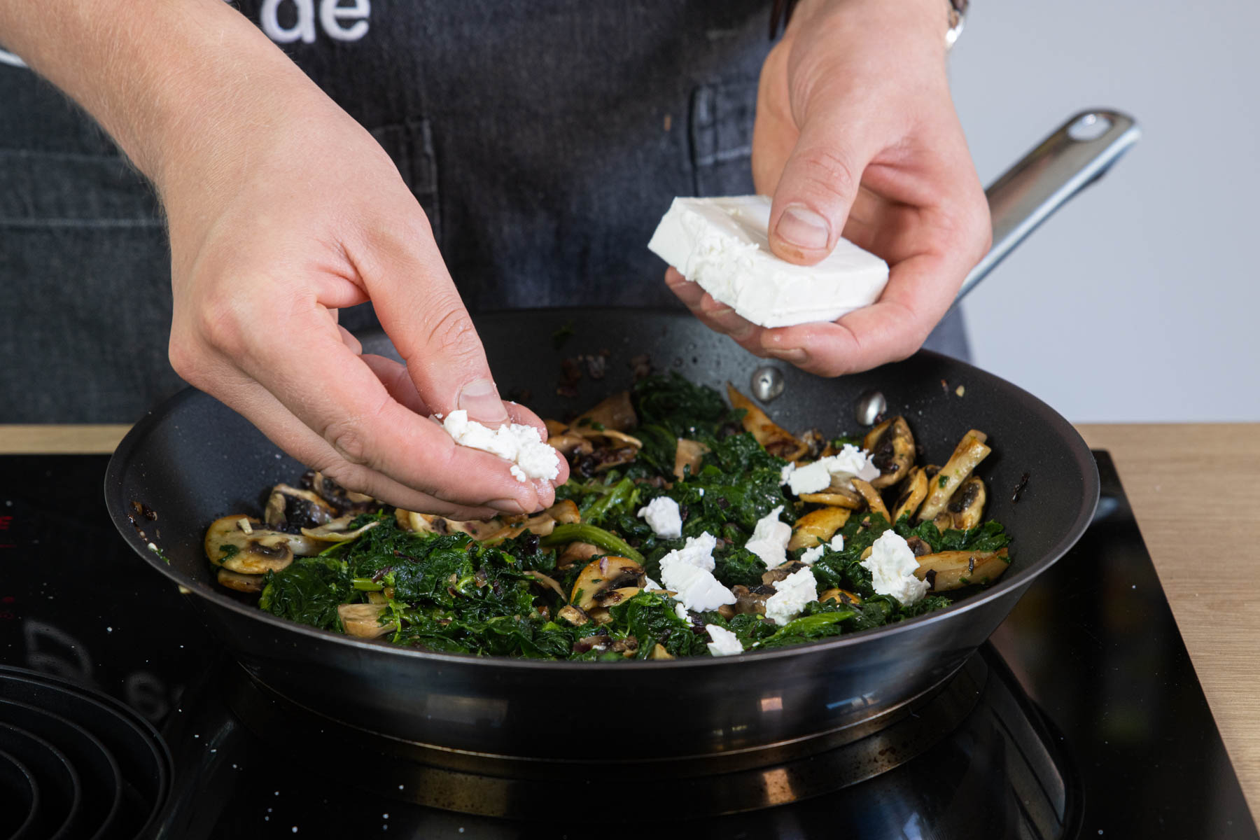 Feta darüber bröseln