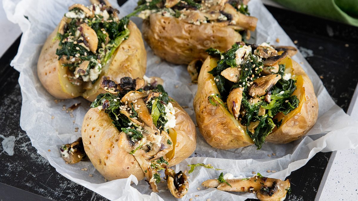 Vegetarisch gefüllte Kartoffeln im Backofen | Rezept - eat.de