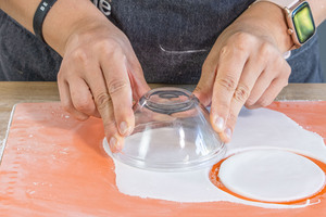 Fondant für Gespenster-Muffins  ausstechen