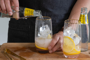 Mit Tonic auffüllen