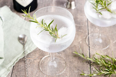 Gin Tonic mit Rosmarin