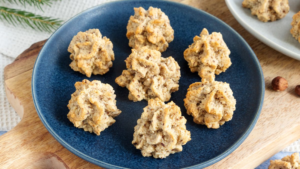Haselnussmakronen ohne Oblaten | Rezept - eat.de