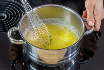 Butter mit Salz schmelzen