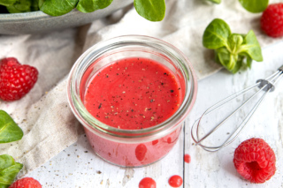 Dressing mit Himbeeressig für Feldsalat
