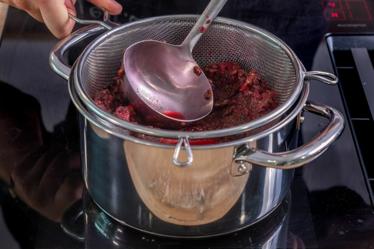 Fruchtige Holunderbeersuppe | Rezept - eat.de Fruchtige Holunderbeersuppe | Rezept - eat.de