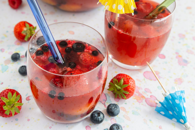 Erdbeerbowle mit Sekt und Wein | Rezept