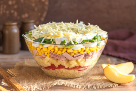 klassischer Schichtsalat