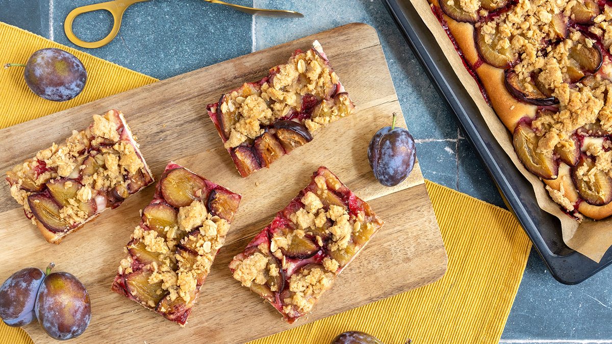 Klassischer Zwetschgenkuchen mit Streusel | Rezept - eat.de