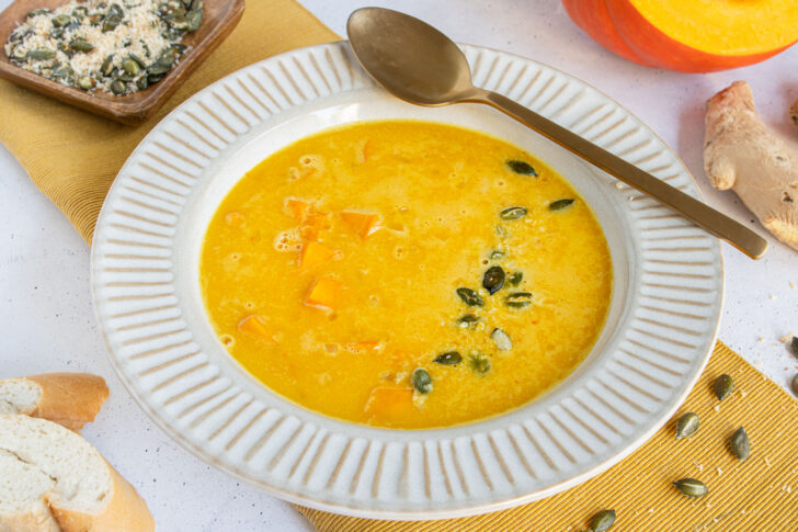 Kürbissuppe mit Ingwer und Kokosmilch