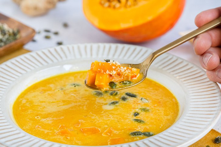 Kürbissuppe mit Ingwer und Kokosmilch