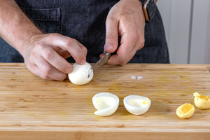 Eier anschneiden