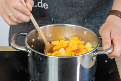 Kürbis anschwitzen