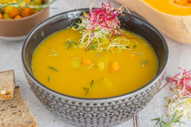 Kürbissuppe mit Kartoffeln und Möhren