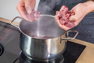 Lammfleisch anbraten