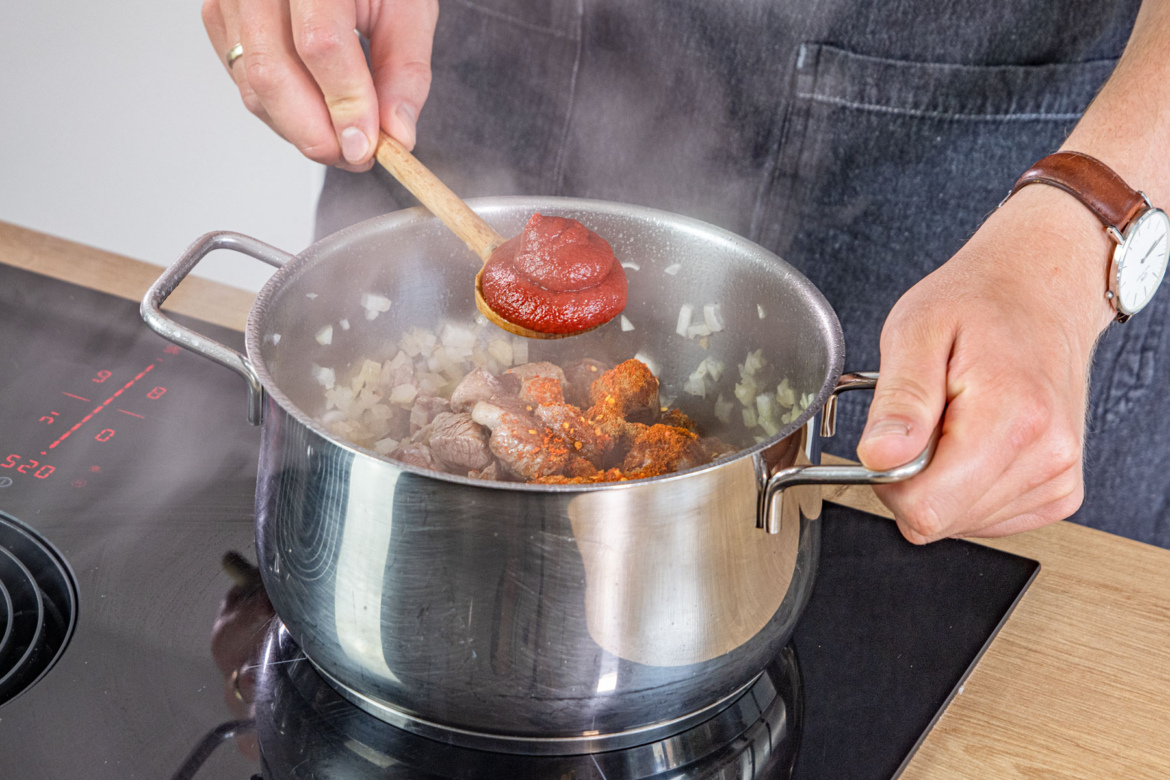 Lammgulasch mit Kartoffeln | Rezept - eat.de