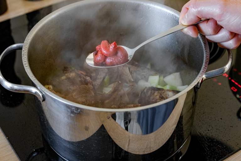 Lammsoße mit Knochen