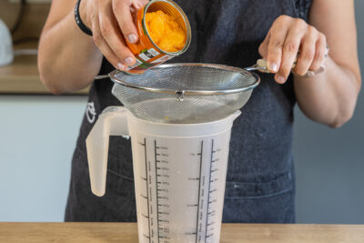 Mandarinen vom Saft trennen