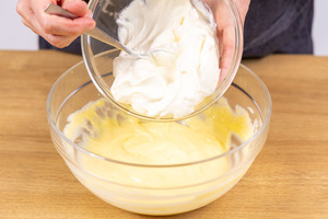Schmand zum Pudding geben